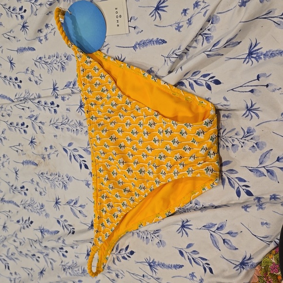 ❤️5/$15 New Rhode bikini bottoms - Picture 1 of 4